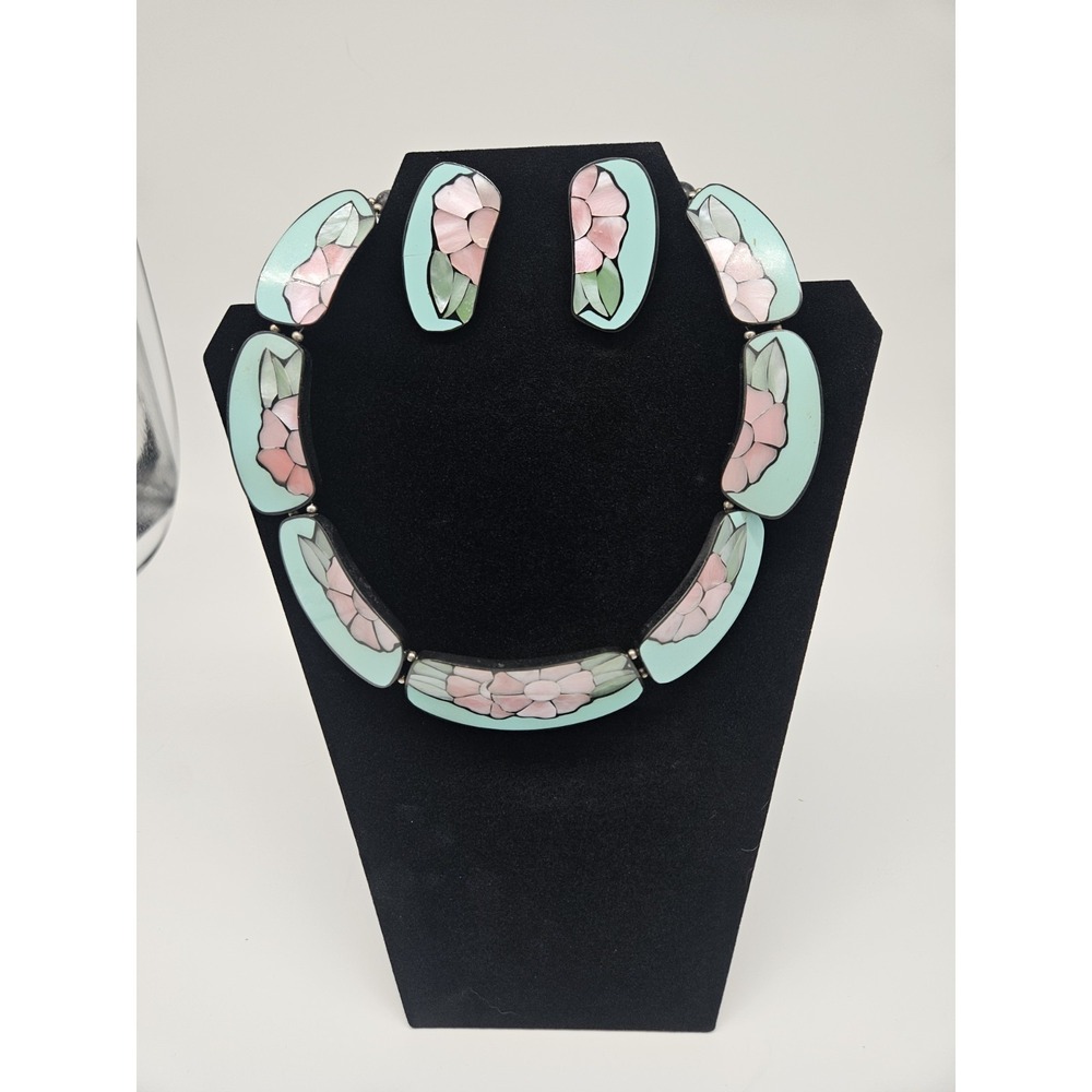 Beautiful Statement Collar Necklace W/ Matching Eearings Floral Design